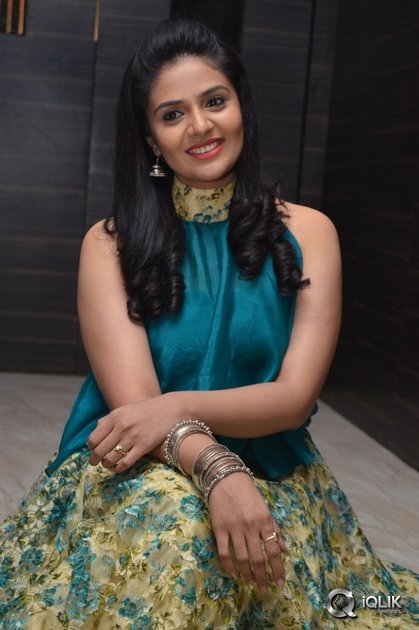 Sreemukhi-at-O-Pilla-Nee-Valla-Movie-Audio-Launch